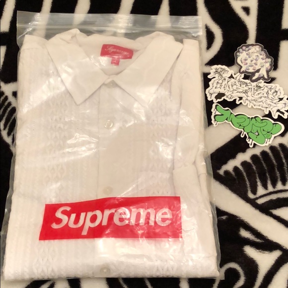 🚨Supreme White Embroidered Shirt🚨